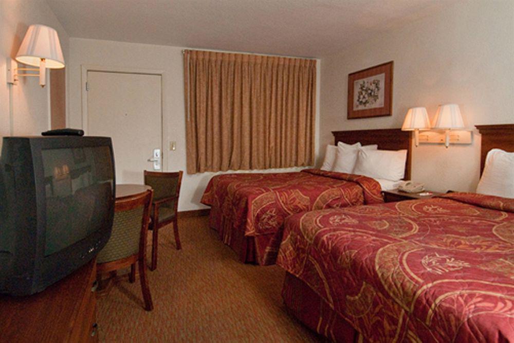 Econo Lodge Cherokee Near River Park Quarto foto